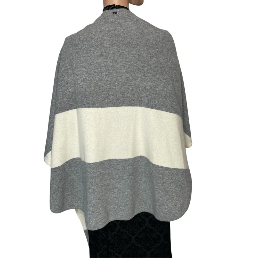 St. John Two-tone wrap cape poncho gray/ivory wool cashmere blend size PS - Picture 2 of 9